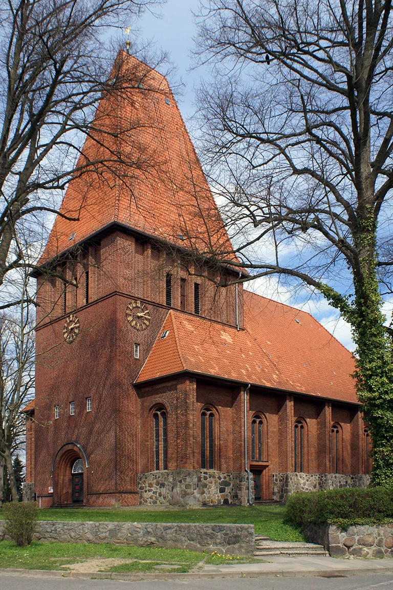 Außenansicht der Kirche in Nusse