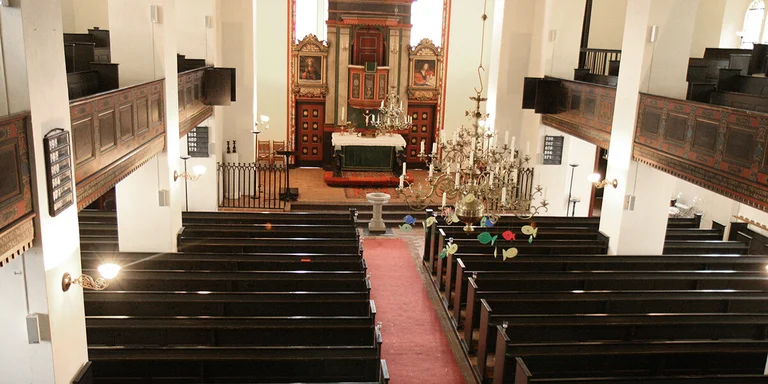 Innenansicht der Kirche in Nusse, Blick von der Empore